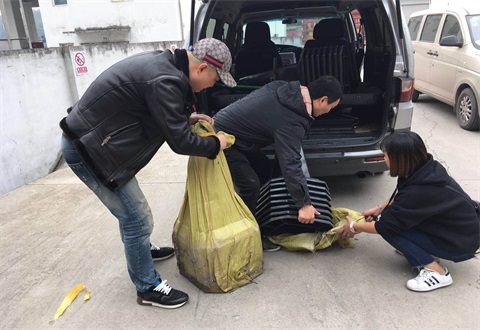 厲行節(jié)約 親臨市場